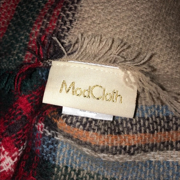 ModCloth bloggers favorite Loch & Key Tartan plaid large blanket scarf - Picture 4 of 8